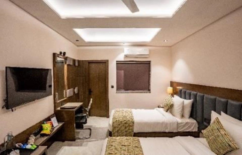 Deluxe Twin Room at Hotel Raaj Palace
